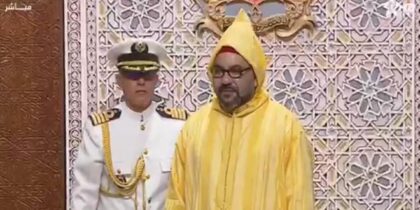 King-Mohammed-VI-wearing-yellow-jellaba-420x210-1